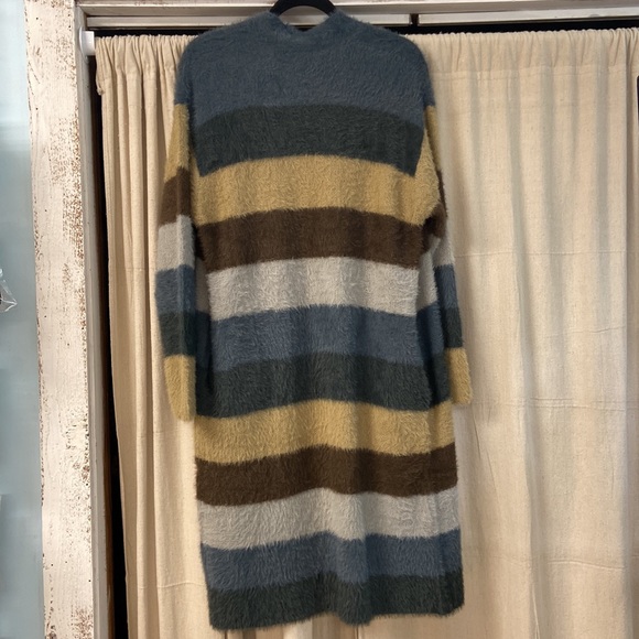 Davi & Dani Color Block Cardigan - Picture 3 of 3